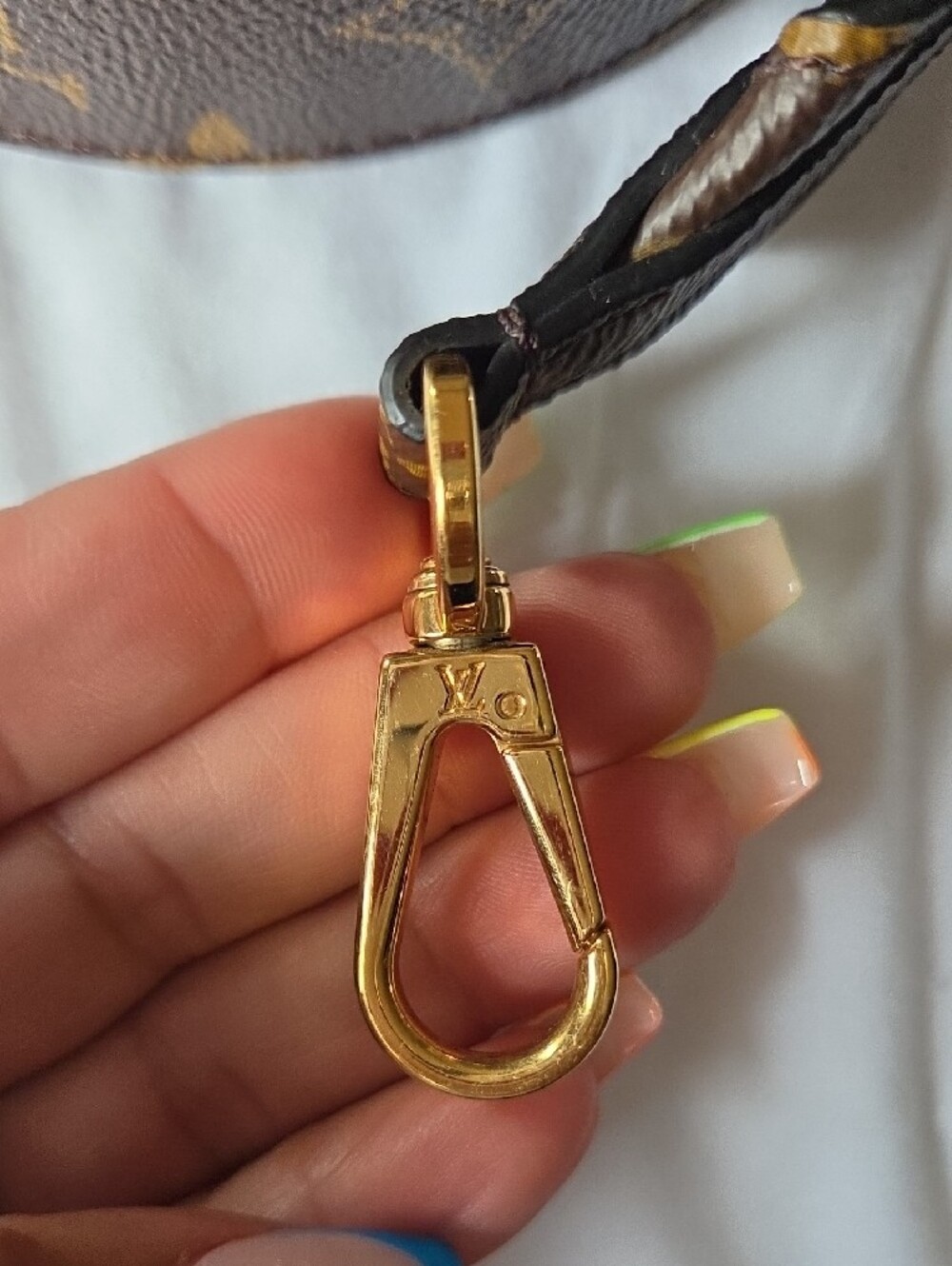 Louis Vuitton Guitar Strap Monogram & Black - Picture 2 of 8